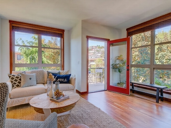 Building Photo - 722 Nob Hill Ave N