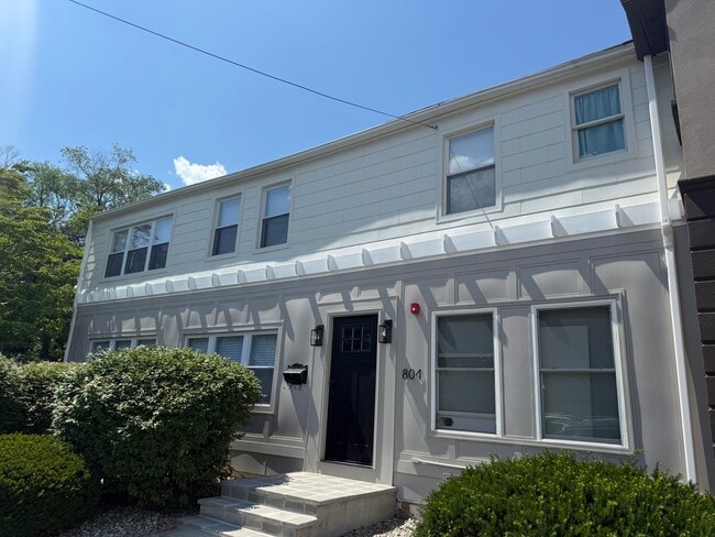 Building Photo - 0-17 Saddle River Rd