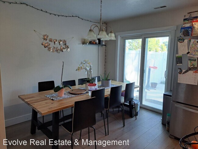 Building Photo - 3 br, 1.5 bath House - 2812 W 1190 N
