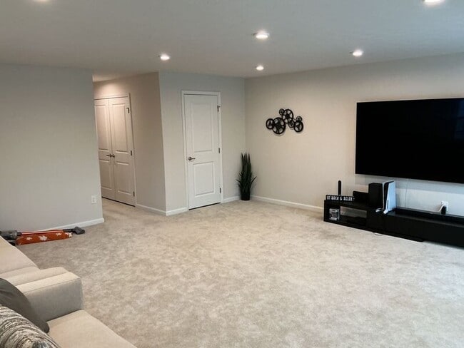 Building Photo - 836 Blackcomb Dr