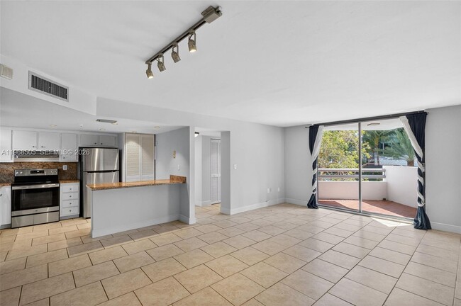 Building Photo - 555 NE 30th St