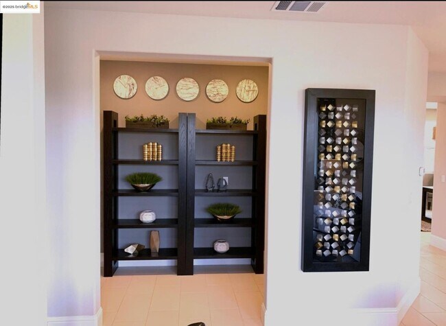 Foto del edificio - 807 Bamboo Dr