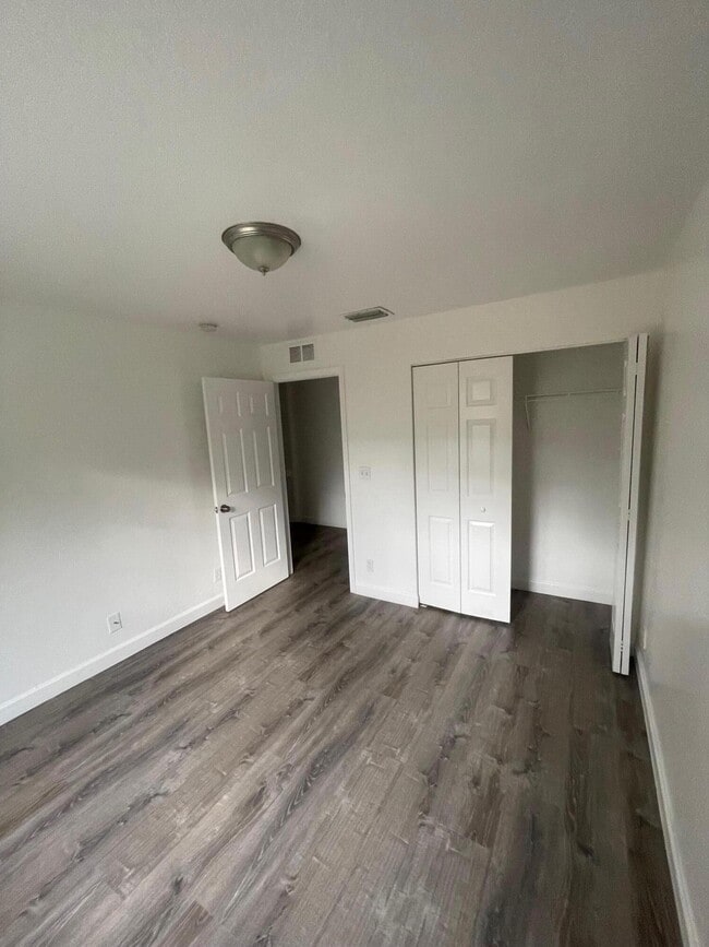 Building Photo - 1177 Colonial Palms Way