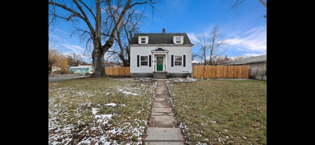 Frente de la casa - 2330 E 4th Ave