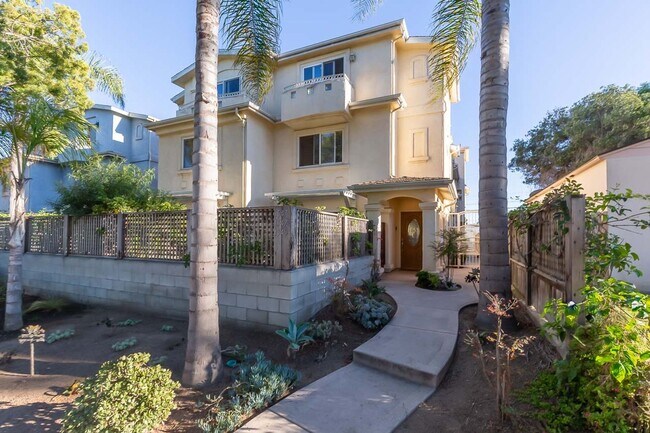 Building Photo - 2 Bed 2 Bath Condo (Avail. 12/1)