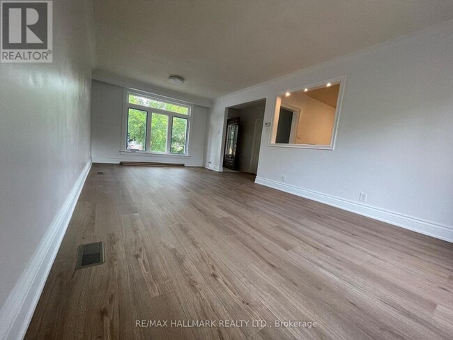 Building Photo - 116 Cartier Crescent