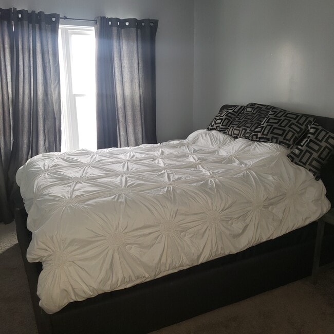 Master Bed - 1919 Campau Farms Cir