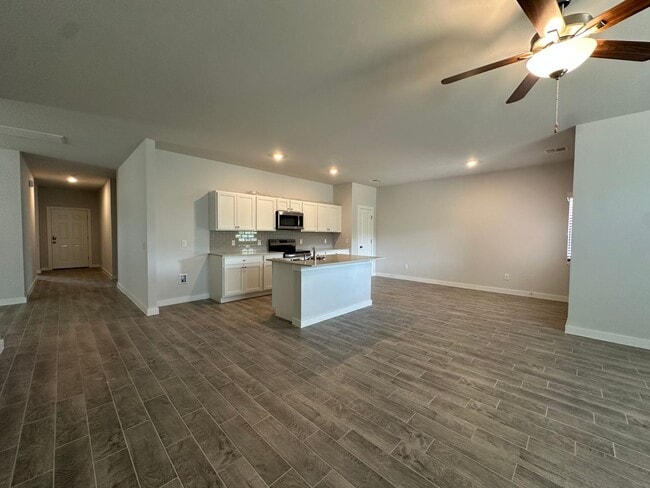 Building Photo - Open Floor Plan 4 Bed 2 Bath Home in Newalla on 1.31 Acre Lot!