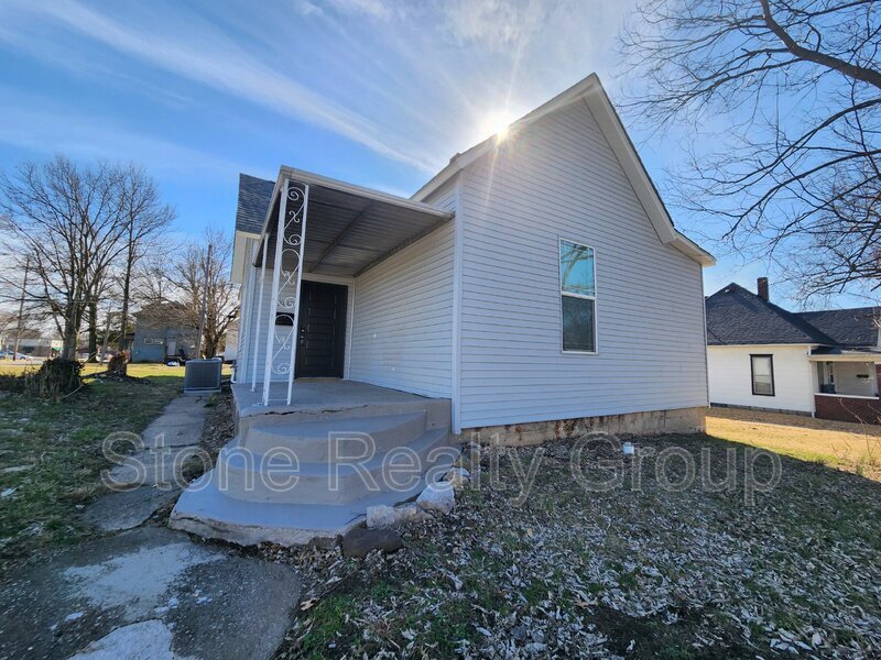Foto principal - 2445 Liberty Ave