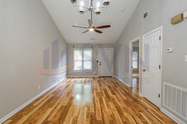 Building Photo - End Unit Townhome with hardwood floors!