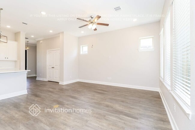 Building Photo - 813 Parkside Dr
