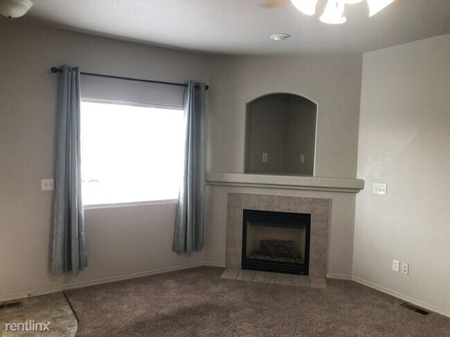 Building Photo - 3 br, 2.5 bath Townhome - 1034 Fountain Me...