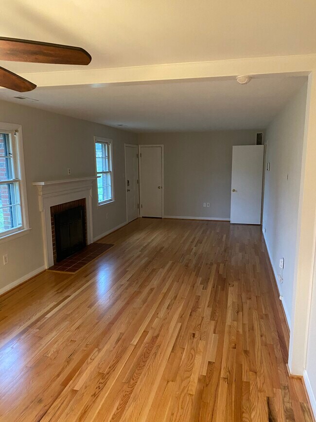 Building Photo - 1424 Nelson Dr