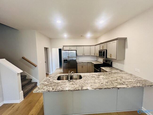 Building Photo - 16423 Demi Dr