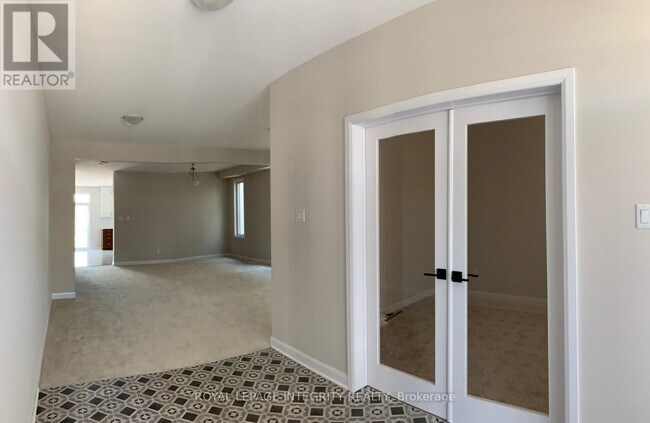 Building Photo - 160 Aquarium Ave
