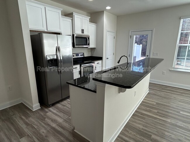 Building Photo - 156 Polaris Ave