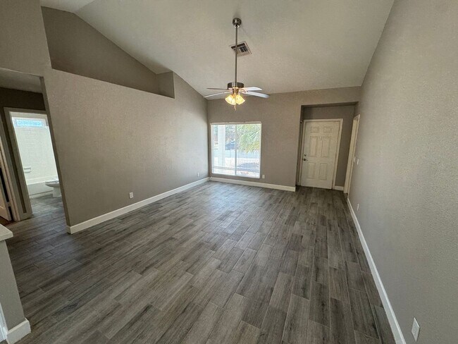 Foto del edificio - 768 E Stottler Pl