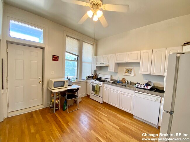 Building Photo - 2156 N Halsted St