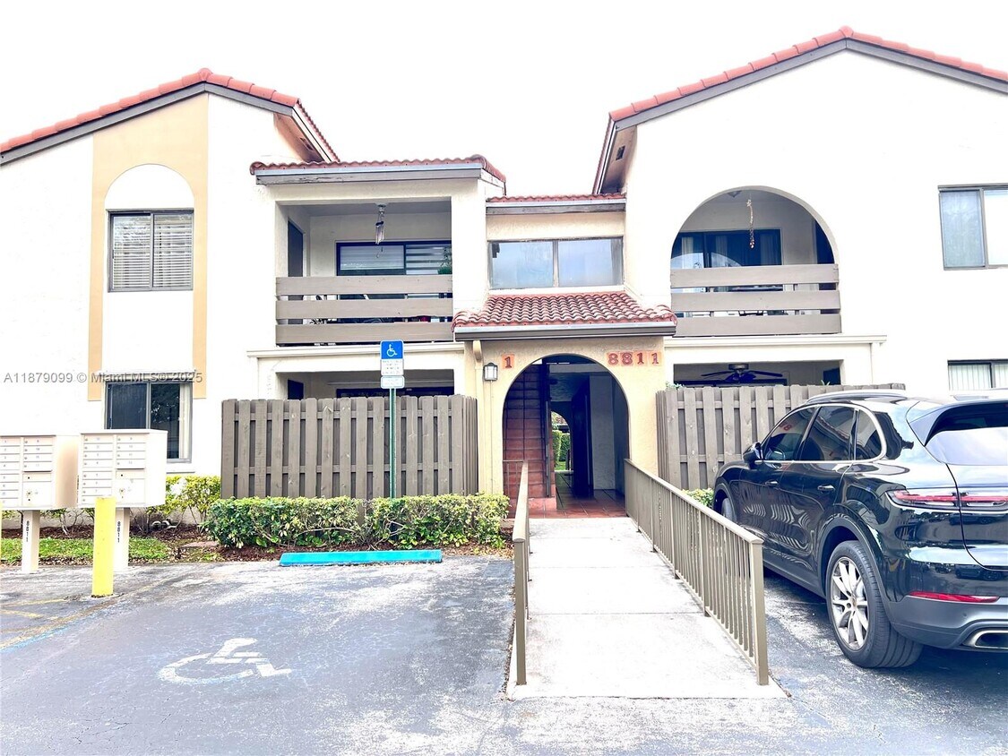 Foto principal - 8811 SW 123rd Ct
