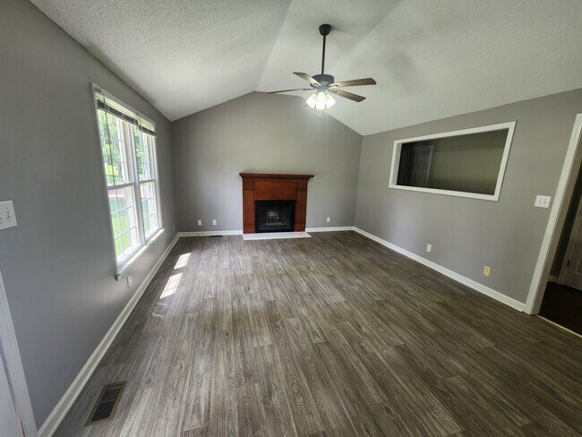 Building Photo - 1515 Robertson Ct