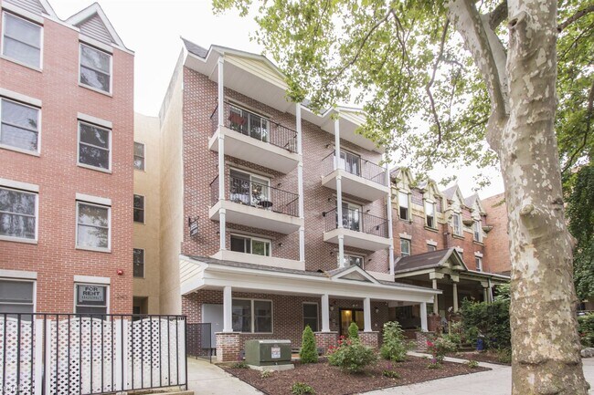 Building Photo - 245 S 45th St