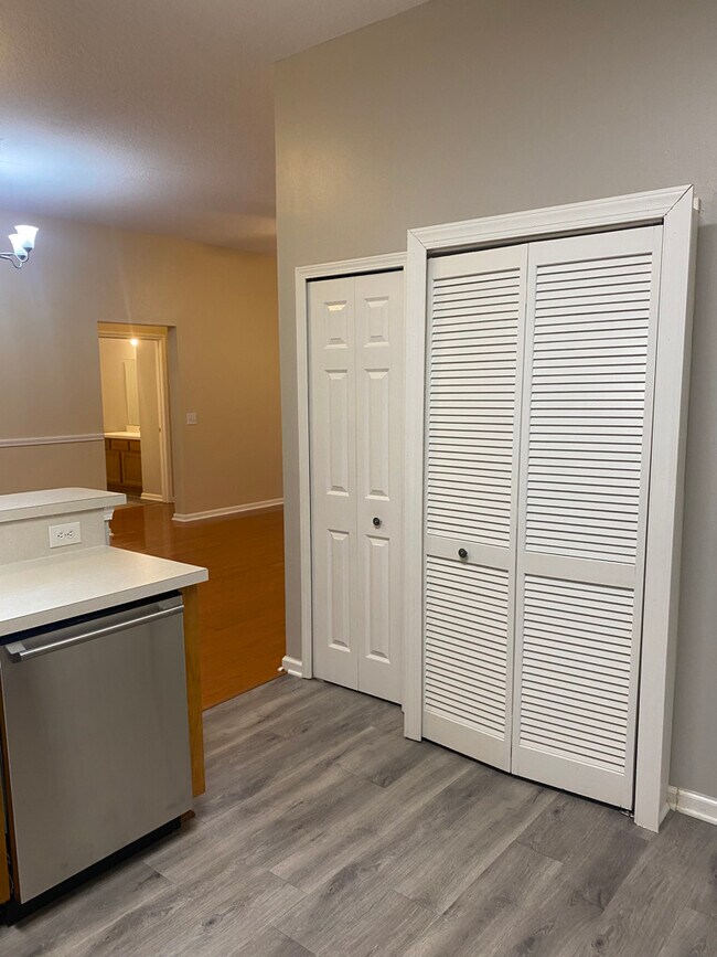 Cocina - 6111 Maggies Cir