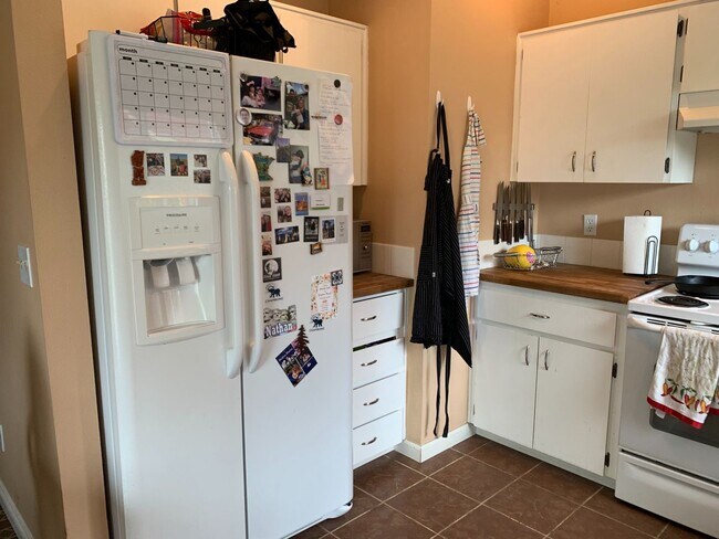 Foto del edificio - Lovely 3 Bed + 2 Bath Home in Concordia Ne...