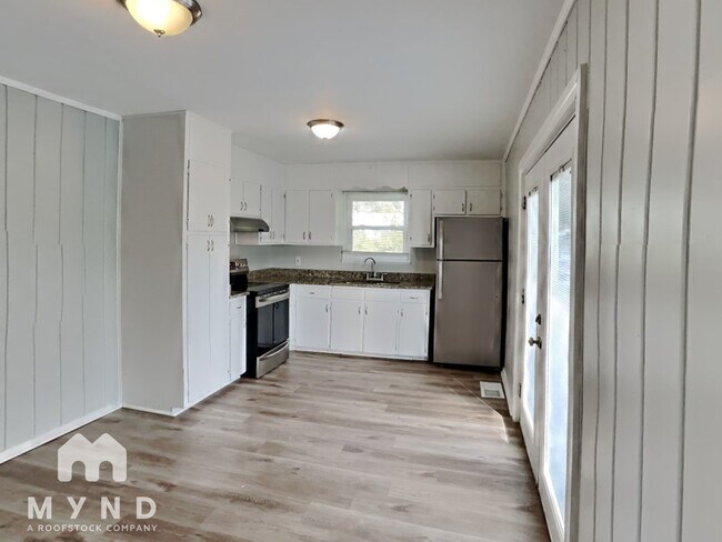 Building Photo - 617 5th Way