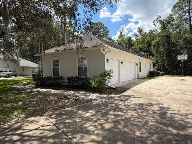Building Photo - 7662 Wexford Club Dr W