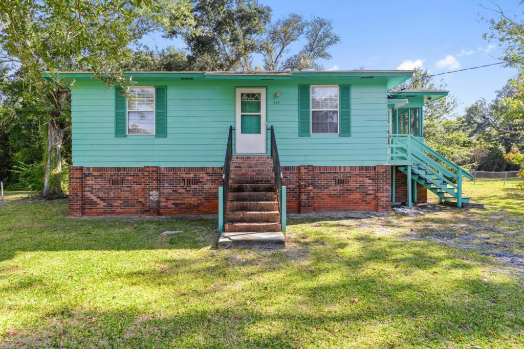 Primary Photo - 352 Morton Ave.