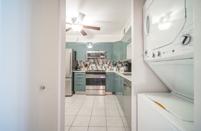 Foto del edificio - 3942 N Oakland Ave