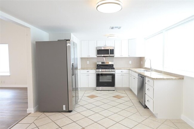 Building Photo - 7403 Ferndale Cir