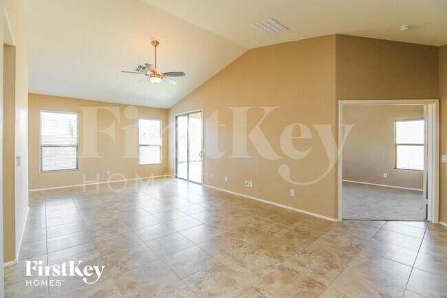 Foto del edificio - 4270 E Amarillo Dr