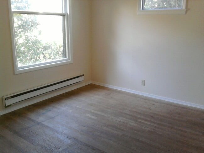 Foto del edificio - Bungalow on Corner Lot in University District!