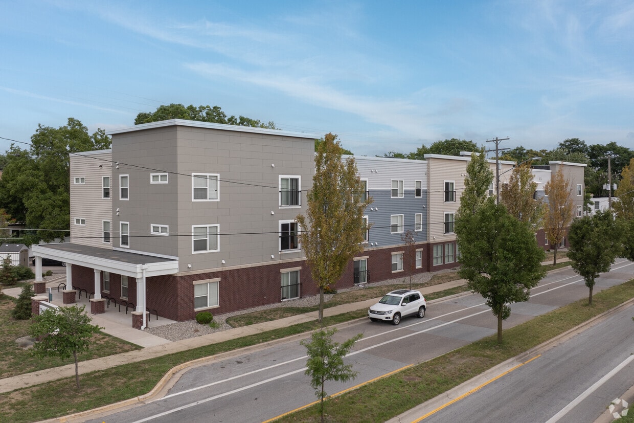 Primary Photo - The Edge Flats on Seward