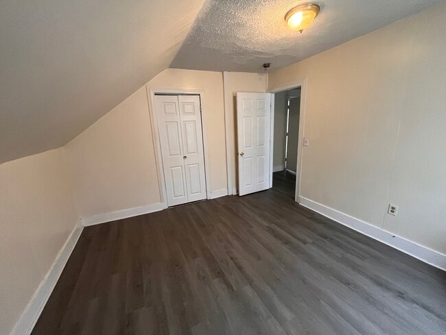 Building Photo - 271 Elm St