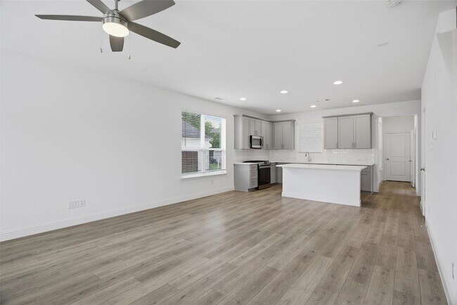 Building Photo - 228 Sunset Ln