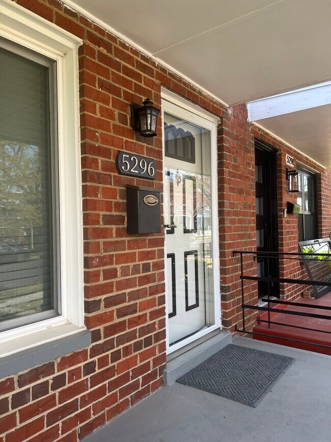 Foto del edificio - 5296 Chillum Pl NE