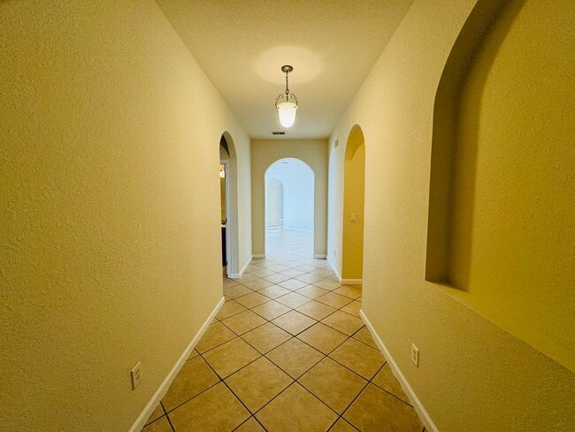 Building Photo - Stunning 4 Bedroom, 4 Bathroom Spacious PO...