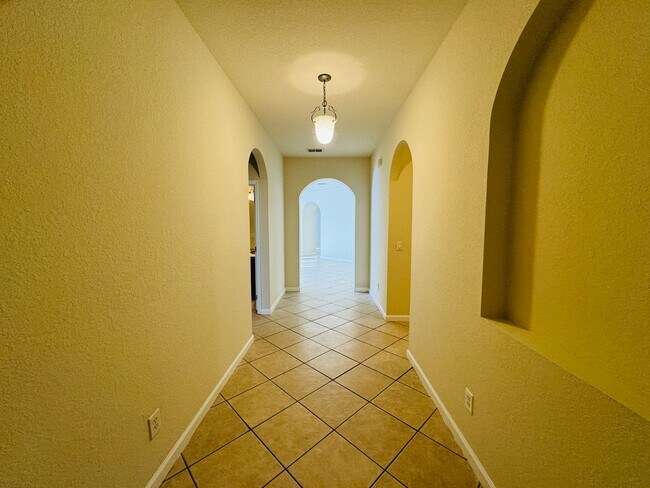 Foto del edificio - Stunning 4 Bedroom, 4 Bathroom Spacious PO...