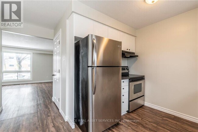 Building Photo - 205 Carlyle Dr