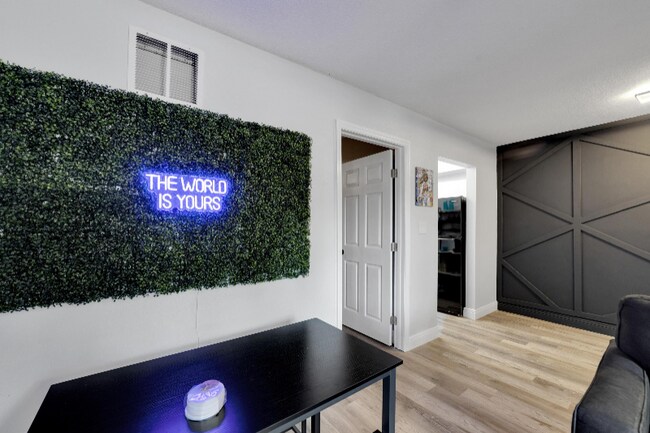Foto del edificio - 4511 W McElroy Ave