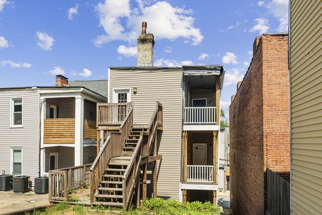 Building Photo - 3208 Dobson St