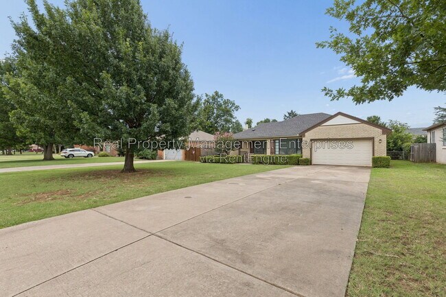 Foto del edificio - 1108 Larchmont Ln