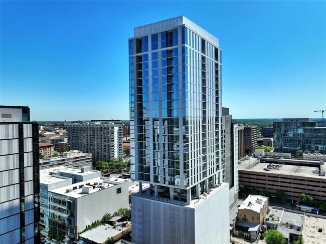 Foto del edificio - 313 W 17th St