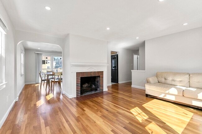 Foto del edificio - 74 Heywood Ave