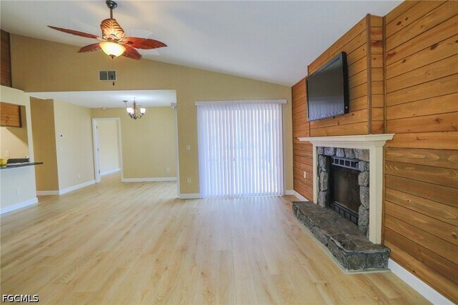 Foto del edificio - 6250 Timberwood Cir