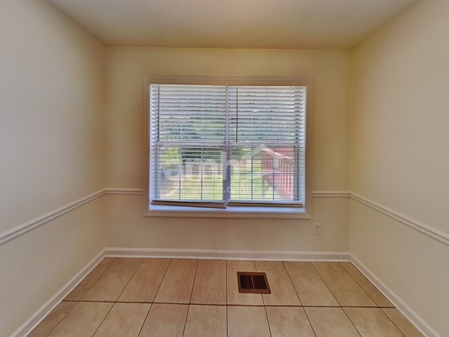 Foto del edificio - 502 Silver Maple Ln