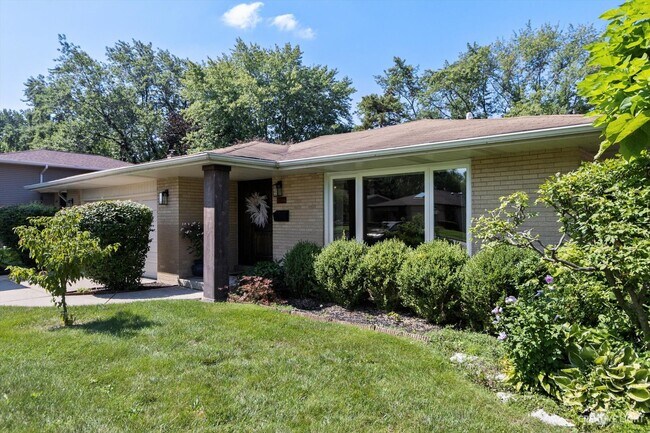 Foto del edificio - 4301 Peacock Ln