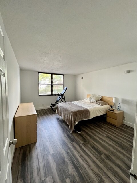 Foto del edificio - 105 Lake Emerald Dr